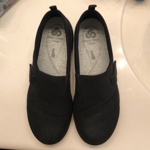 *️⃣Super Comfy Ladies’ Black Clark’s Cloudsteppers, Size 9!!